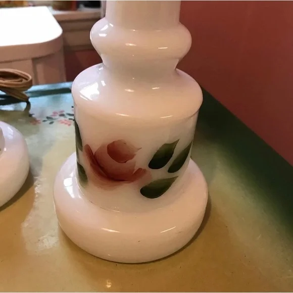 Vintage Gay Fad Milk Glass Handpainted Lamps MCM ~ Set of 2 ~ Working Condition - Picture 3 of 4